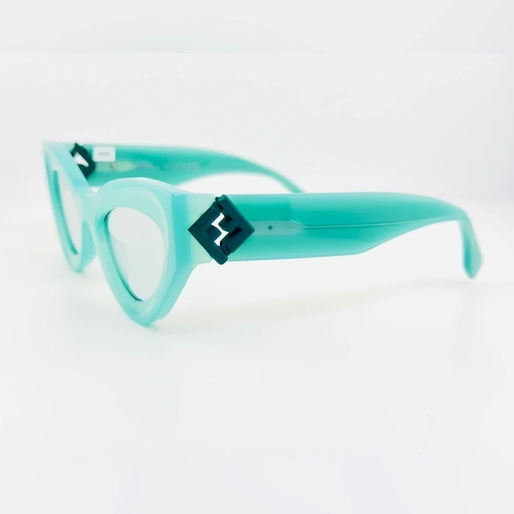 FENDI FF Diamonds Cat-eye women’s sunglasses FE401461 Light Green Frame
